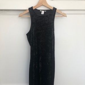 Black velvet dress midi